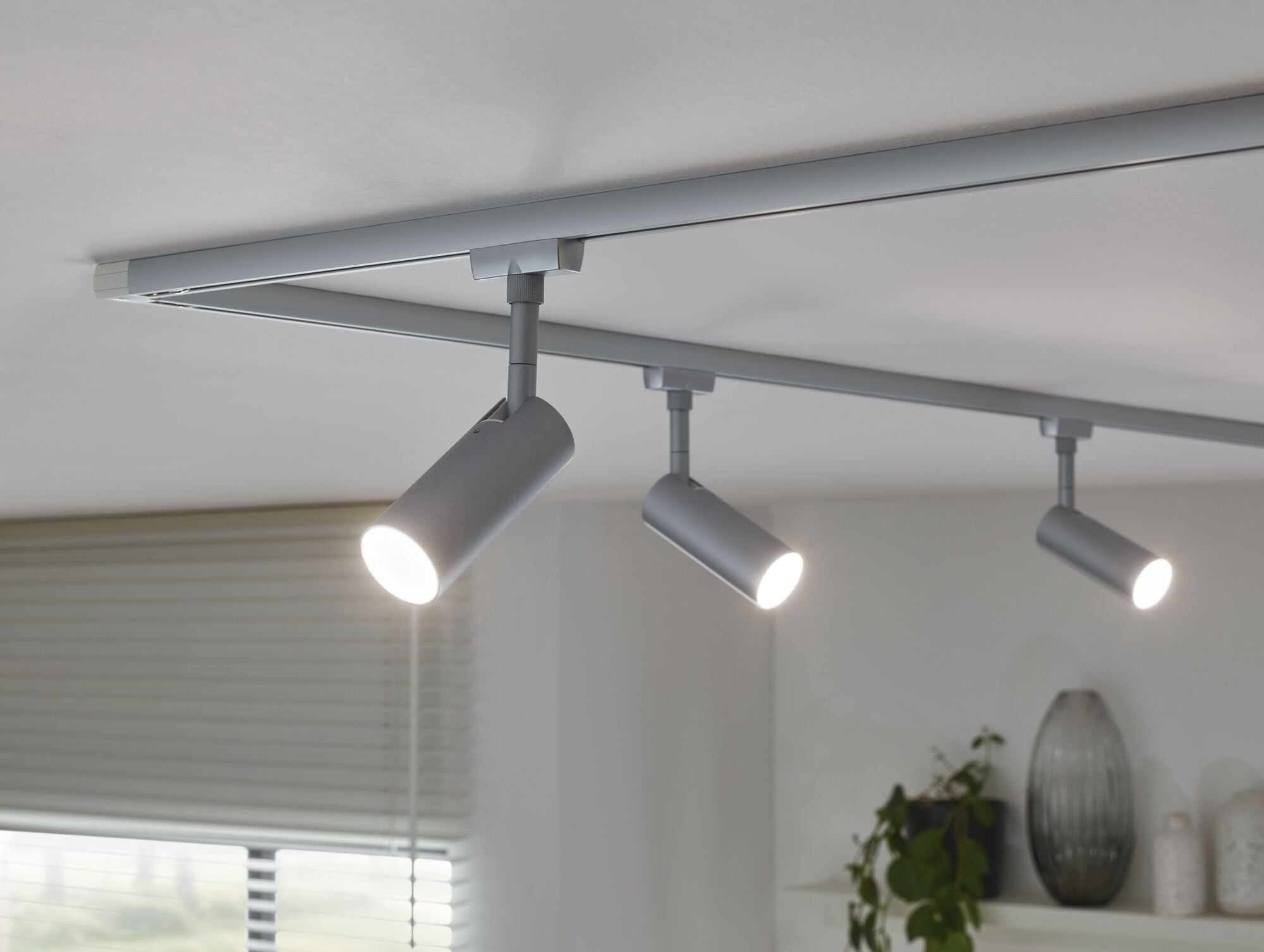 URail LED Schienenspot 3-Step-Dim Tubo Einzelspot 150lm 4W 3000K dimmbar 230V Chrom matt